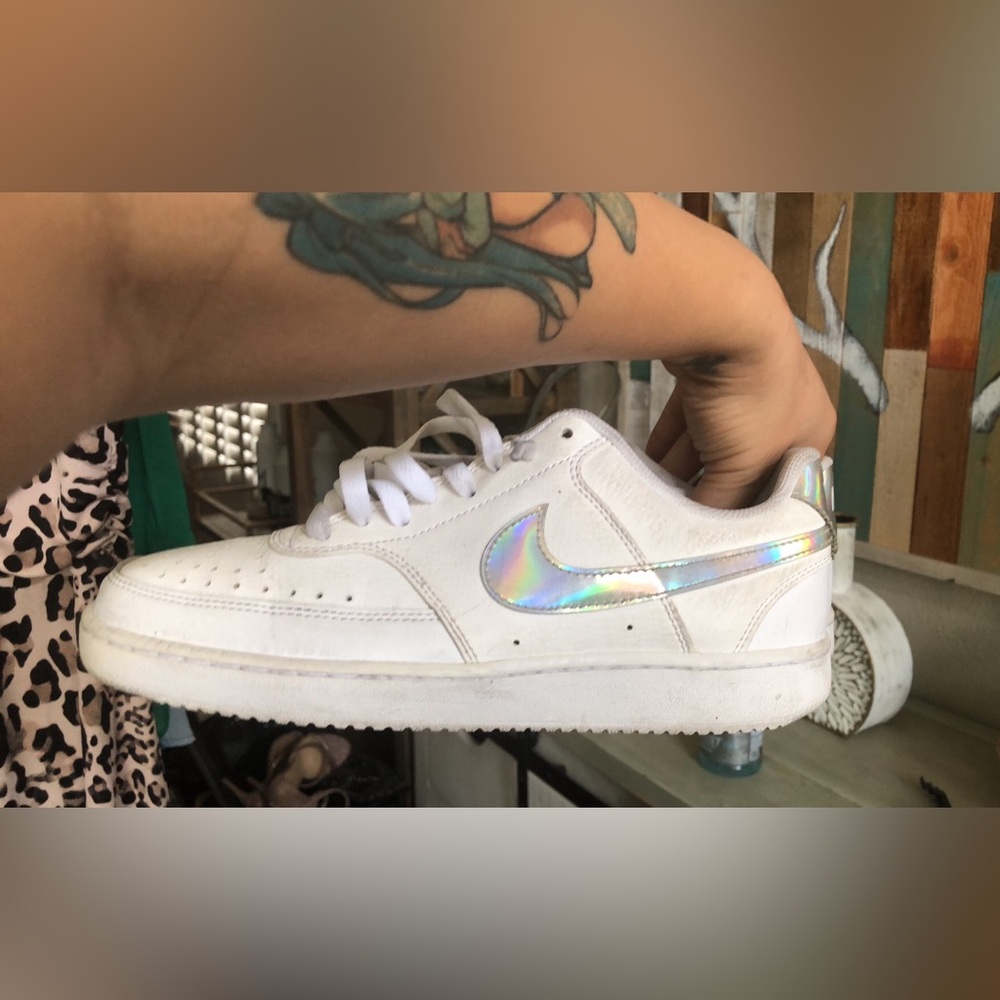 Women’s 9.5 Nike Court-vision Iridescent
